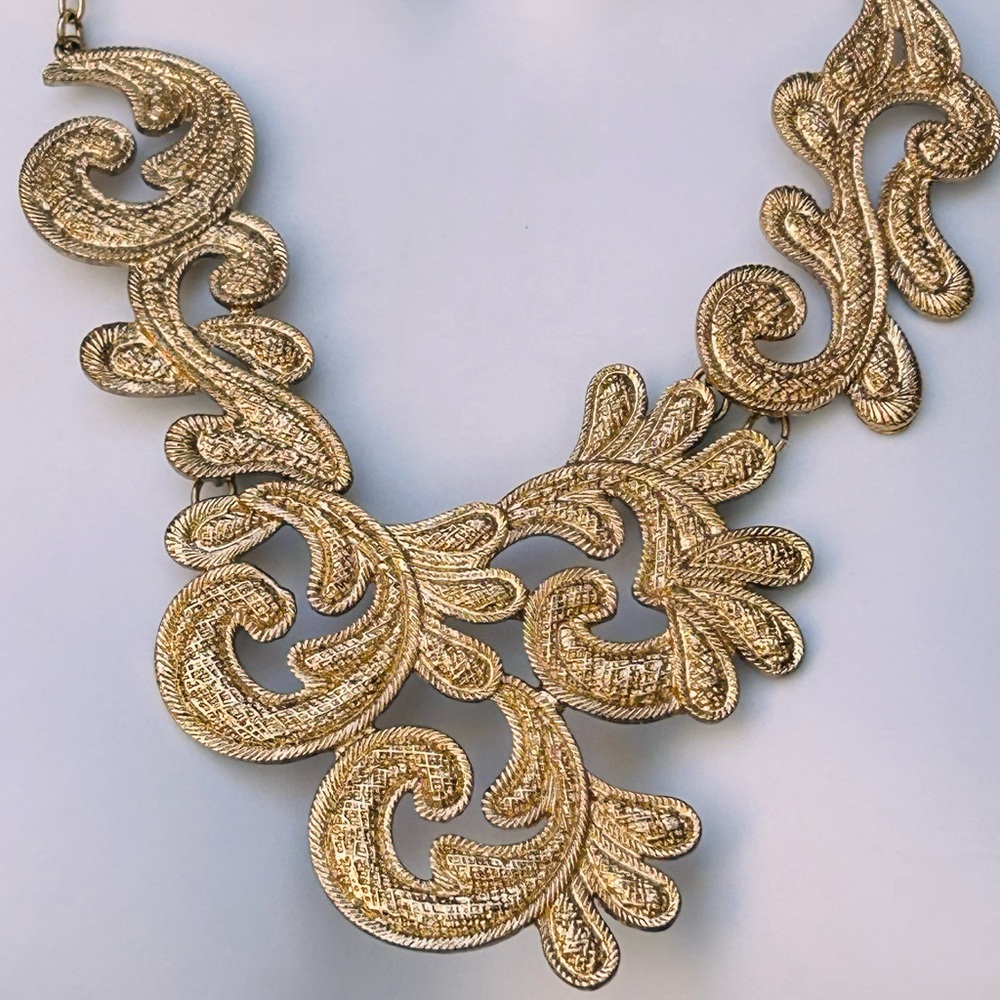 18k gold plated lace statement necklace 19”- 22” w/ pretty shimmery finish
